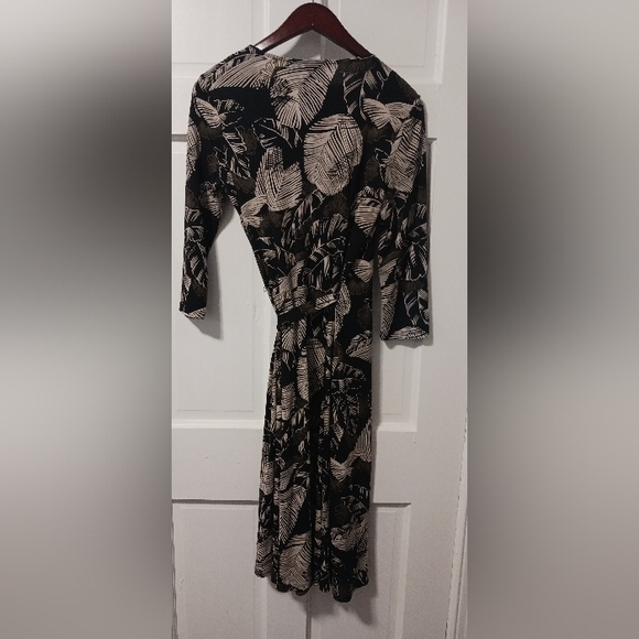 BCBG Wrap Dress , Size Medium, True Wrap,  Very Good Condition - Picture 2 of 8